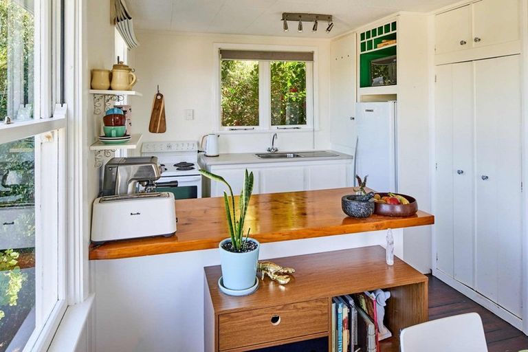 Photo of property in 10 Hiwi Crescent, Titahi Bay, Porirua, 5022