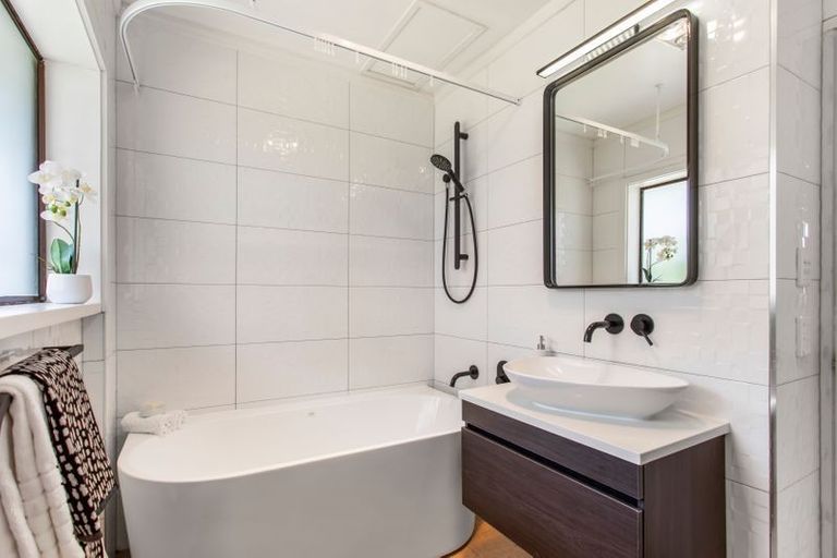 Photo of property in 2/28 Salisbury Road, Birkdale, Auckland, 0626