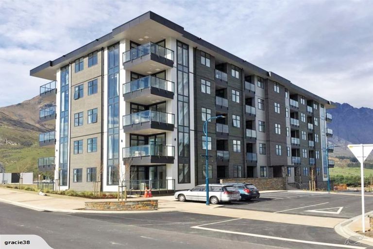 Photo of property in Wyndham Gardens Apartments, 411/30 Red Oaks Drive, Frankton, Queenstown, 9300