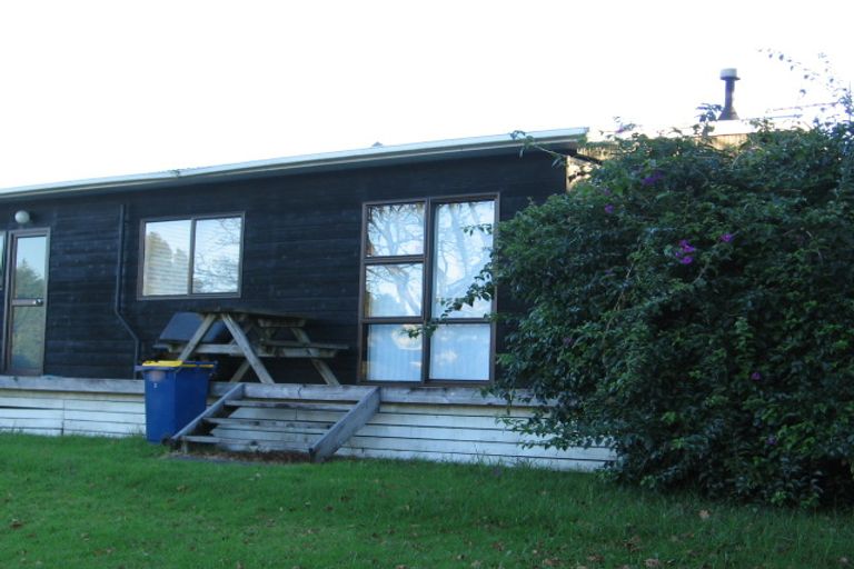 Photo of property in 2 Redlands Grove, Swanson, Auckland, 0612
