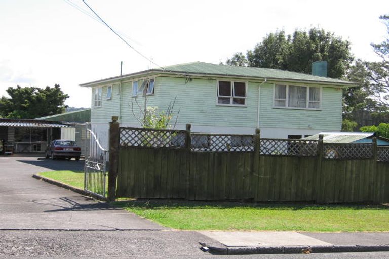 Photo of property in 7 Cleve Road, Green Bay, Auckland, 0604