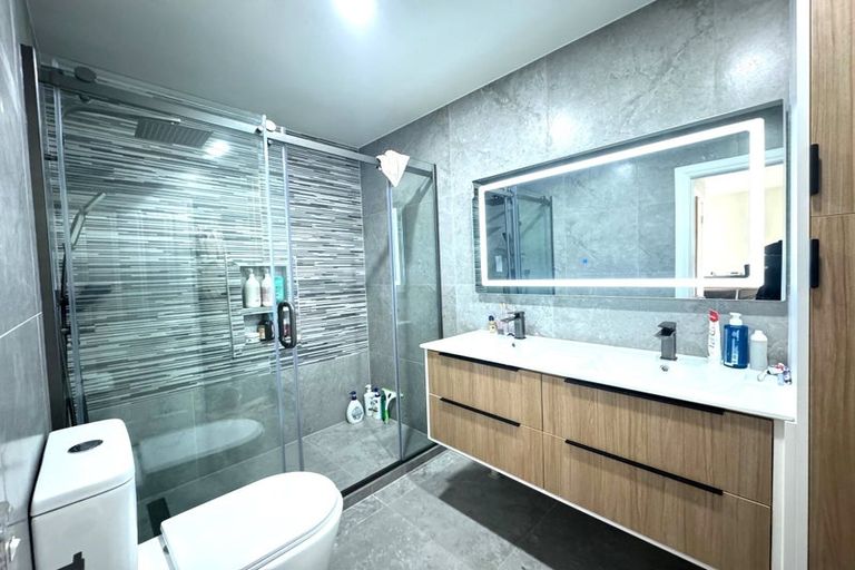 Photo of property in 2 Leneford Drive, East Tamaki, Auckland, 2013