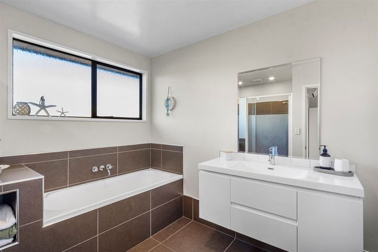 Photo of property in 10 Ridder Place, Halswell, Christchurch, 8025