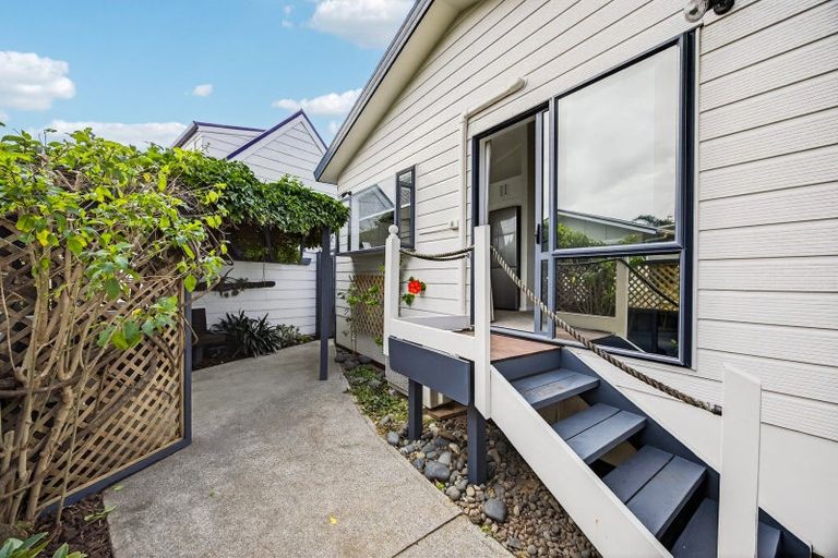 Photo of property in 32b Kiwi Esplanade, Mangere Bridge, Auckland, 2022