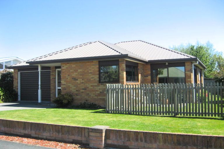 Photo of property in 1 Rossiter Avenue, Redwood, Christchurch, 8051