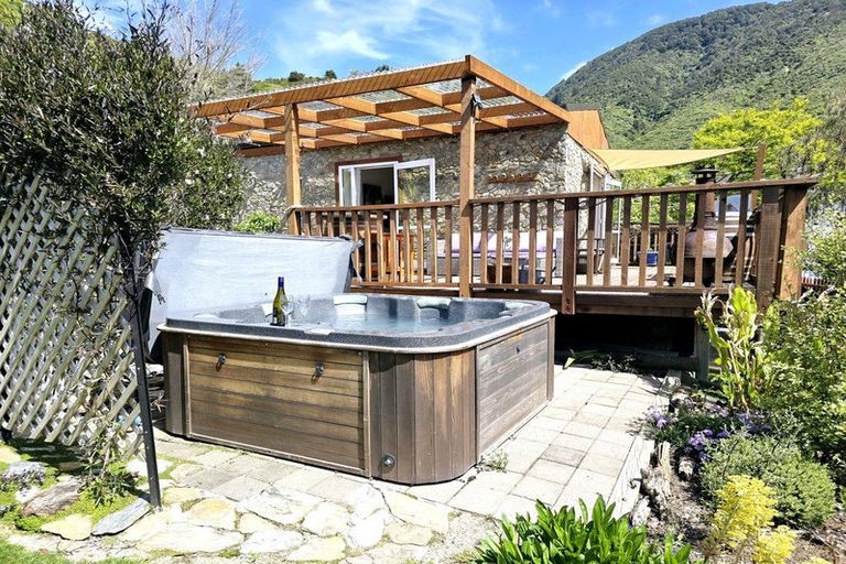 Photo of property in 86 Scotland Street, Picton, 7220