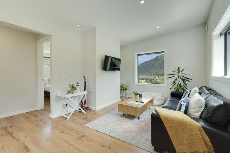 Photo of property in 43 Peregrine Falcon Road, Mount Creighton, Queenstown, 9371