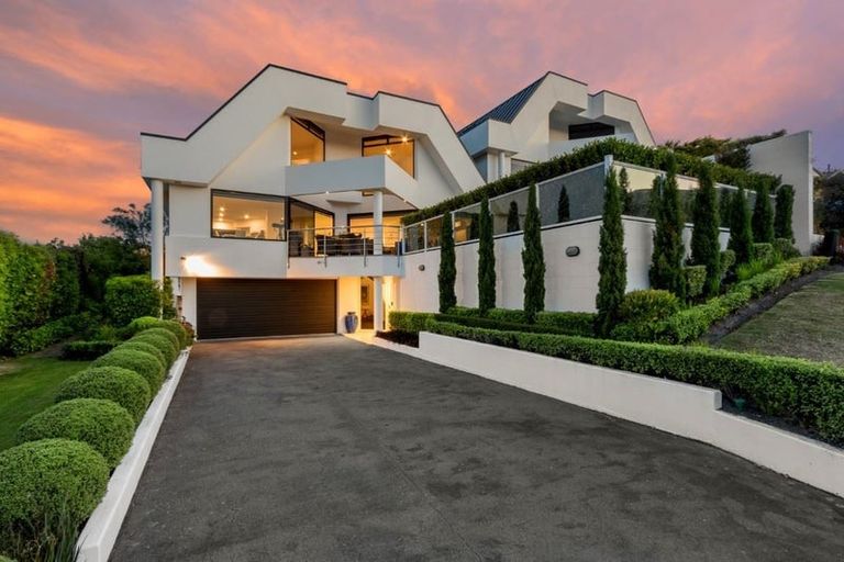 Photo of property in 1/31 Harry Ell Drive, Cashmere, Christchurch, 8022