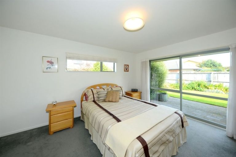 Photo of property in 22 Sutton Place, Dallington, Christchurch, 8061