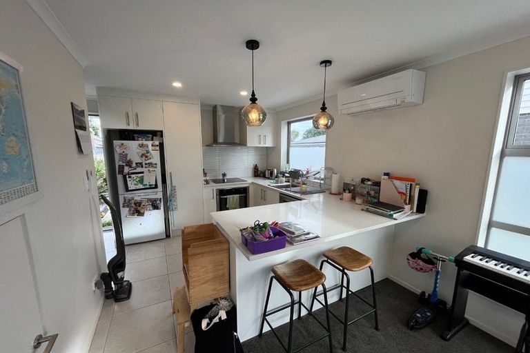 Photo of property in 28a Yeovil Road, Te Atatu Peninsula, Auckland, 0610