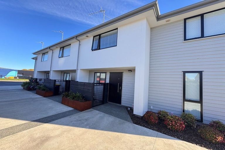 Photo of property in 2/84 Blenheim Road, Riccarton, Christchurch, 8011
