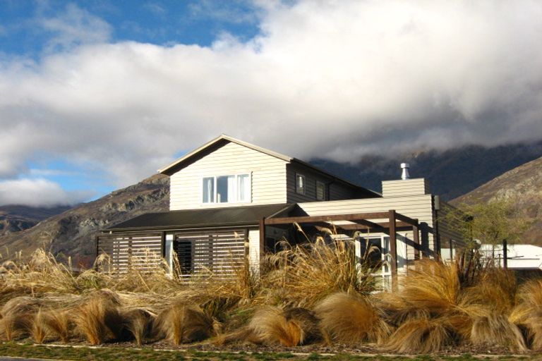 Photo of property in 18 Lochnagar Drive, Lake Hayes, Queenstown, 9304