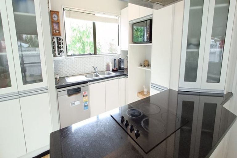 Photo of property in 2/213 Lake Road, Belmont, Auckland, 0622