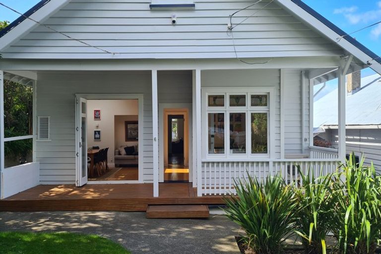 Photo of property in 6 Apuka Street, Brooklyn, Wellington, 6021