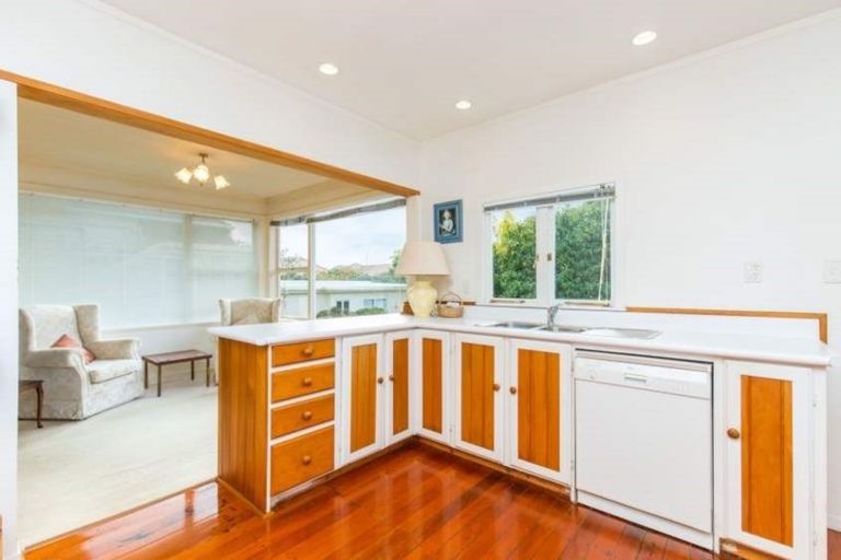 Photo of property in 1/67 Kitchener Road, Milford, Auckland, 0620