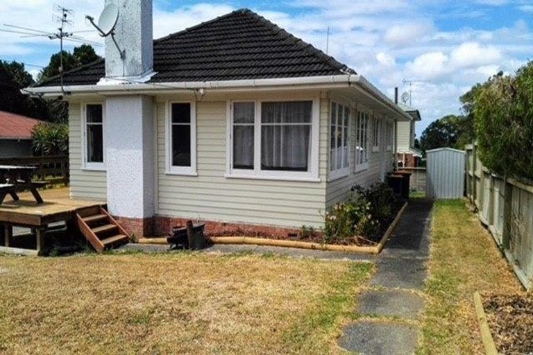 Photo of property in 14 Bedford Street, Te Atatu South, Auckland, 0610