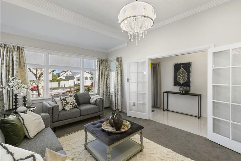 Photo of property in 6b Wai-iti Crescent, Woburn, Lower Hutt, 5010