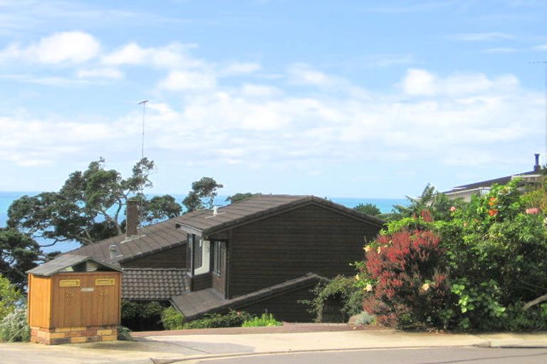 Photo of property in 27 Chelverton Terrace, Red Beach, 0932