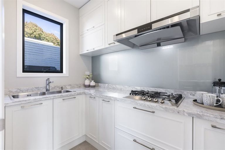 Photo of property in 25 Rothesay Bay Road, Rothesay Bay, Auckland, 0630