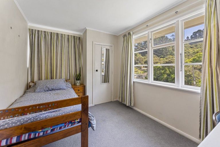 Photo of property in 52 Bird Grove, Stokes Valley, Lower Hutt, 5019