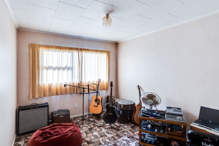 Photo of property in 2 Lannie Place, Greenmeadows, Napier, 4112