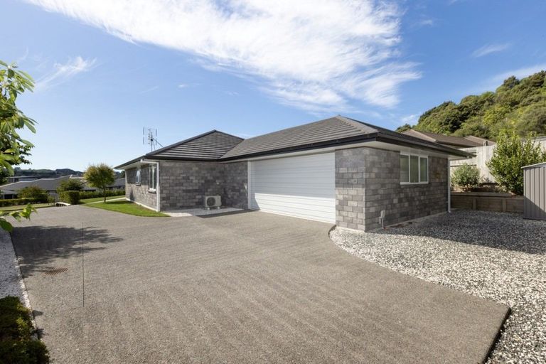 Photo of property in 18 Ellesmere Close, Pyes Pa, Tauranga, 3112
