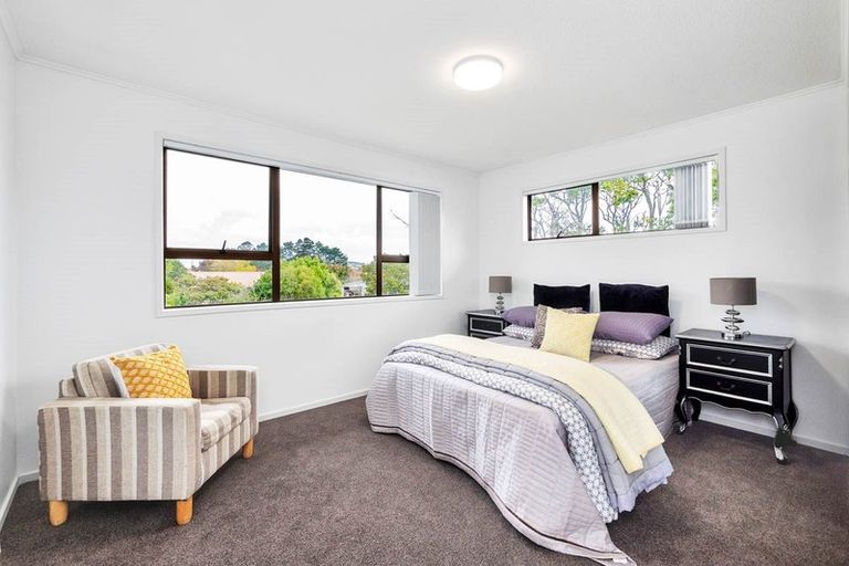 Photo of property in 4 St Catherine Crescent, West Harbour, Auckland, 0618
