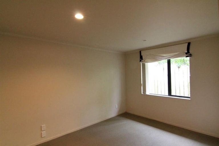 Photo of property in 28 Nimstedt Avenue, Oteha, Auckland, 0632