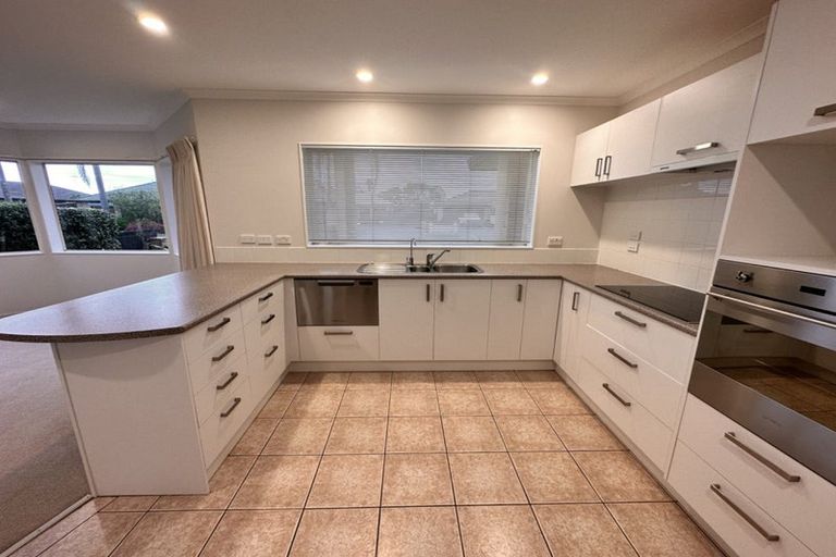 Photo of property in 18 Dan Tori Place, Orewa, 0931