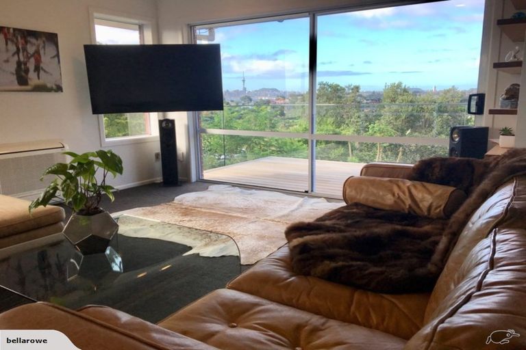 Photo of property in 85 Exmouth Road, Northcote, Auckland, 0627