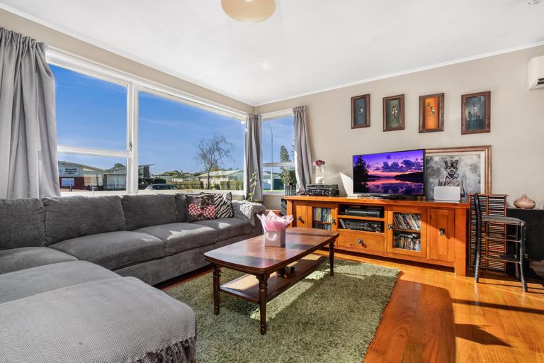 Photo of property in 12 Jupiter Street, Rosehill, Papakura, 2113