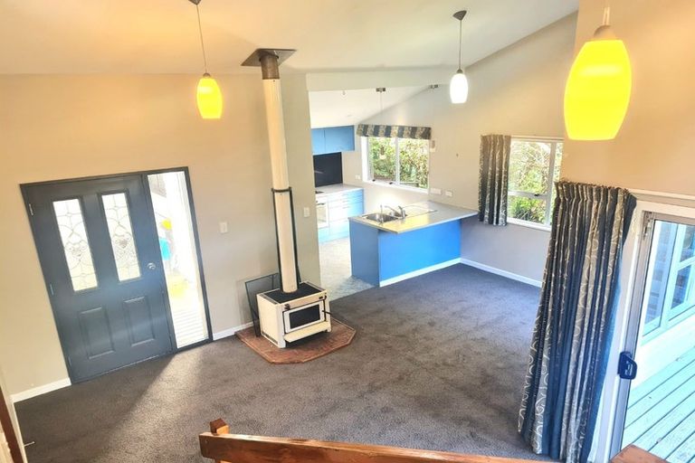 Photo of property in 13a Kingsbridge Place, Newlands, Wellington, 6037