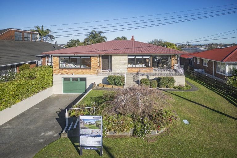 Photo of property in 10 Renwick Street, Papakura, 2110