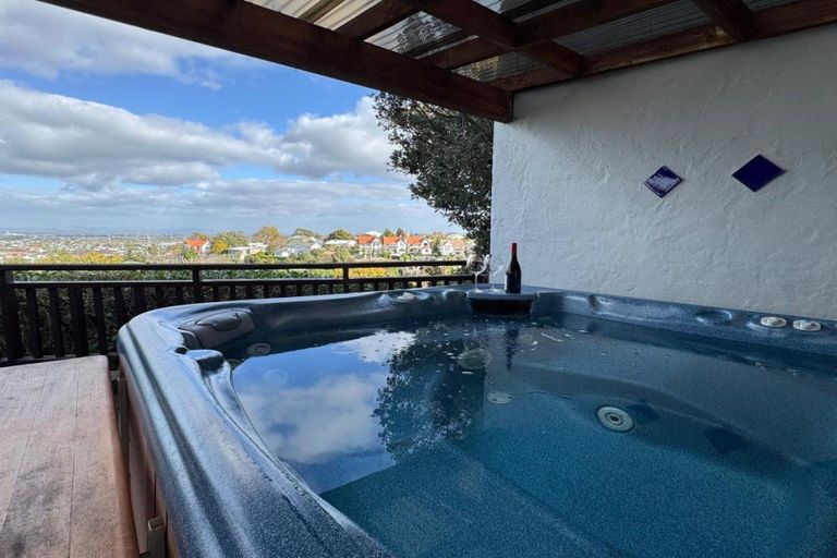 Photo of property in 6 Onslow Road, Bluff Hill, Napier, 4110