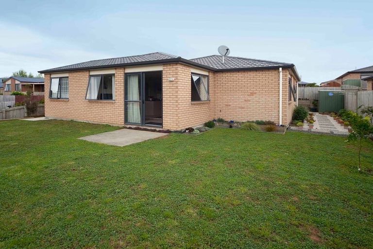 Photo of property in 52 Woodbank Drive, Glen Eden, Auckland, 0602