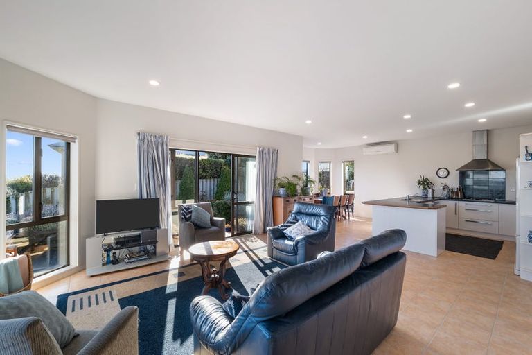 Photo of property in 41 Highcrest Heights, Westmorland, Christchurch, 8025