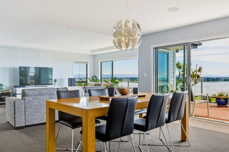 Photo of property in 20 Maffeys Road, Mount Pleasant, Christchurch, 8081