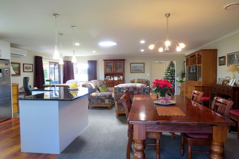Photo of property in 11 Victoria Street, Coromandel, 3506