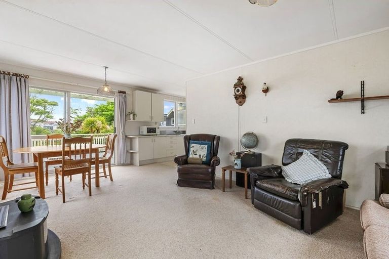 Photo of property in 11 Albatross Road, Red Beach, 0932