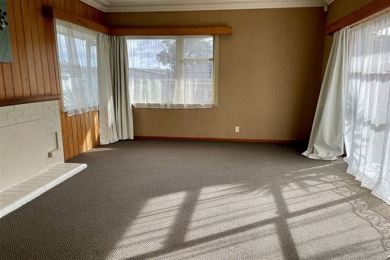 Photo of property in 29 Awaroa Road, Sunnyvale, Auckland, 0612