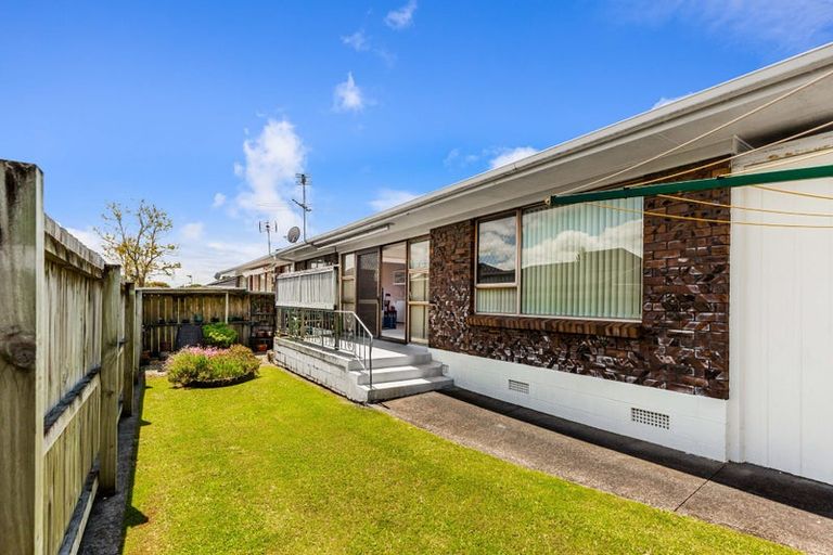 Photo of property in 2/33 Swanson Road, Henderson, Auckland, 0610