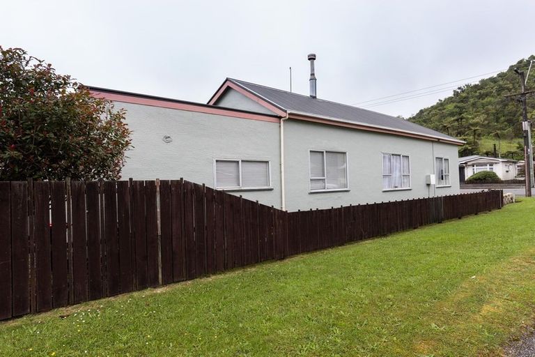 Photo of property in 166 Bright Street, Cobden, Greymouth, 7802