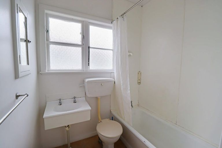 Photo of property in 5 Purser Grove, Fairfield, Lower Hutt, 5011