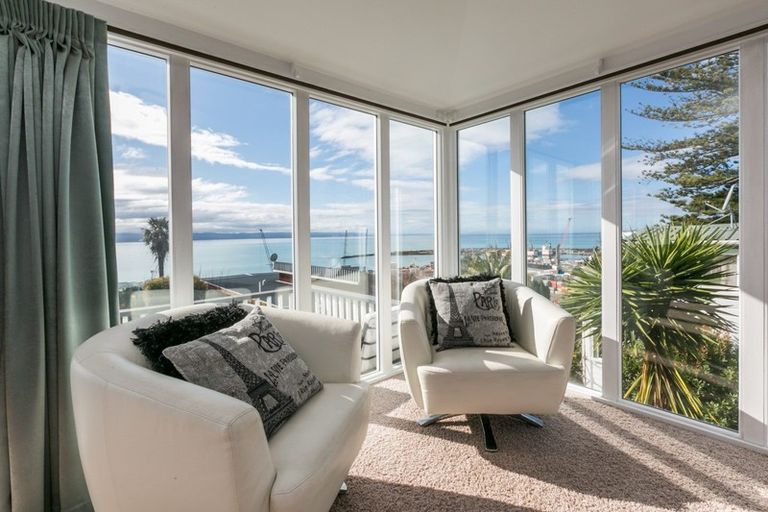 Photo of property in 24 Seapoint Road, Bluff Hill, Napier, 4110