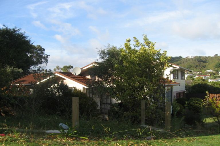 Photo of property in 2 Venus Place, Whitby, Porirua, 5024