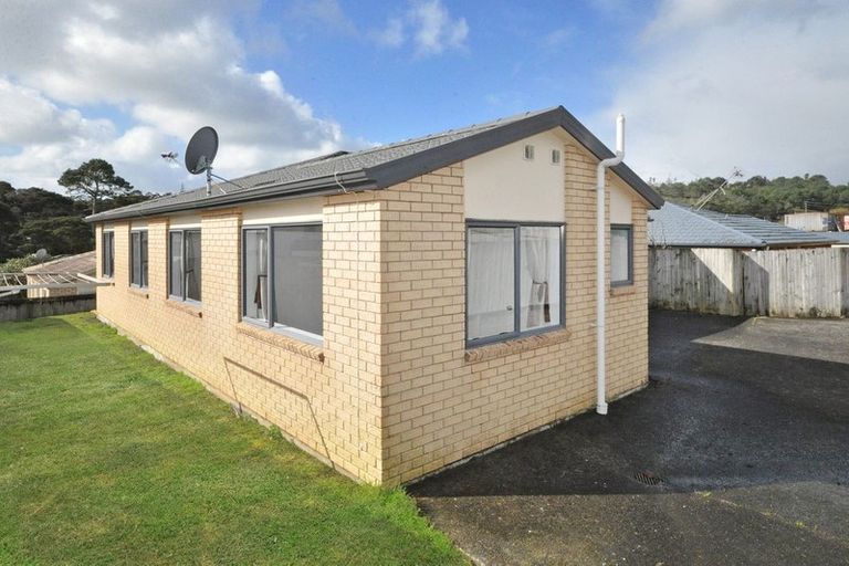 Photo of property in 56 Woodbank Drive, Glen Eden, Auckland, 0602