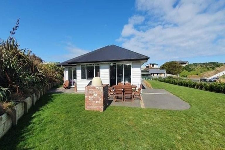 Photo of property in 33 Golf Vue Place, Castlecliff, Whanganui, 4501