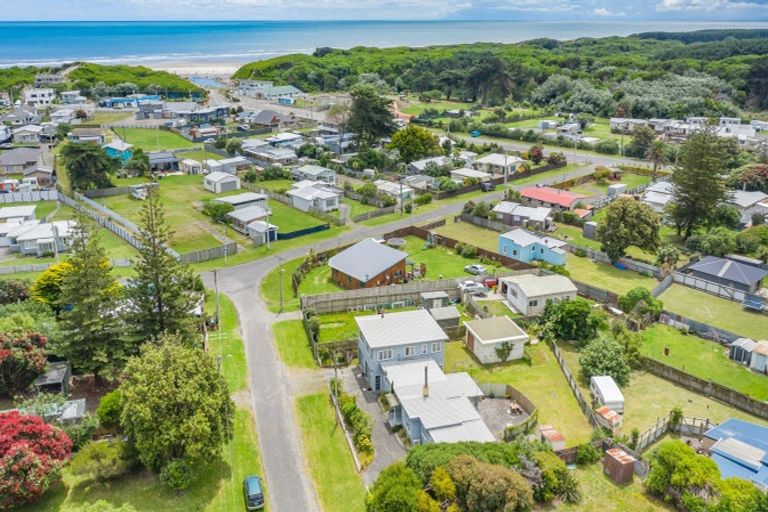 Photo of property in 5 Ngatiawa Street, Himatangi Beach, Foxton, 4891