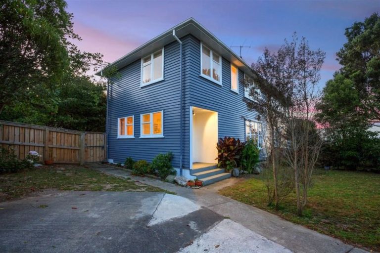 Photo of property in 2 Bedford Street, Cannons Creek, Porirua, 5024