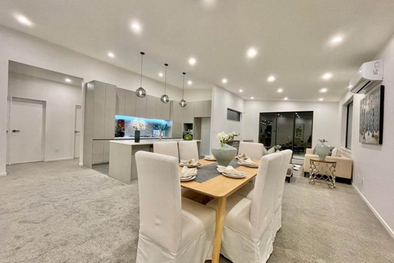 Photo of property in 8 Poutawa Lane, Clarks Beach, 2122